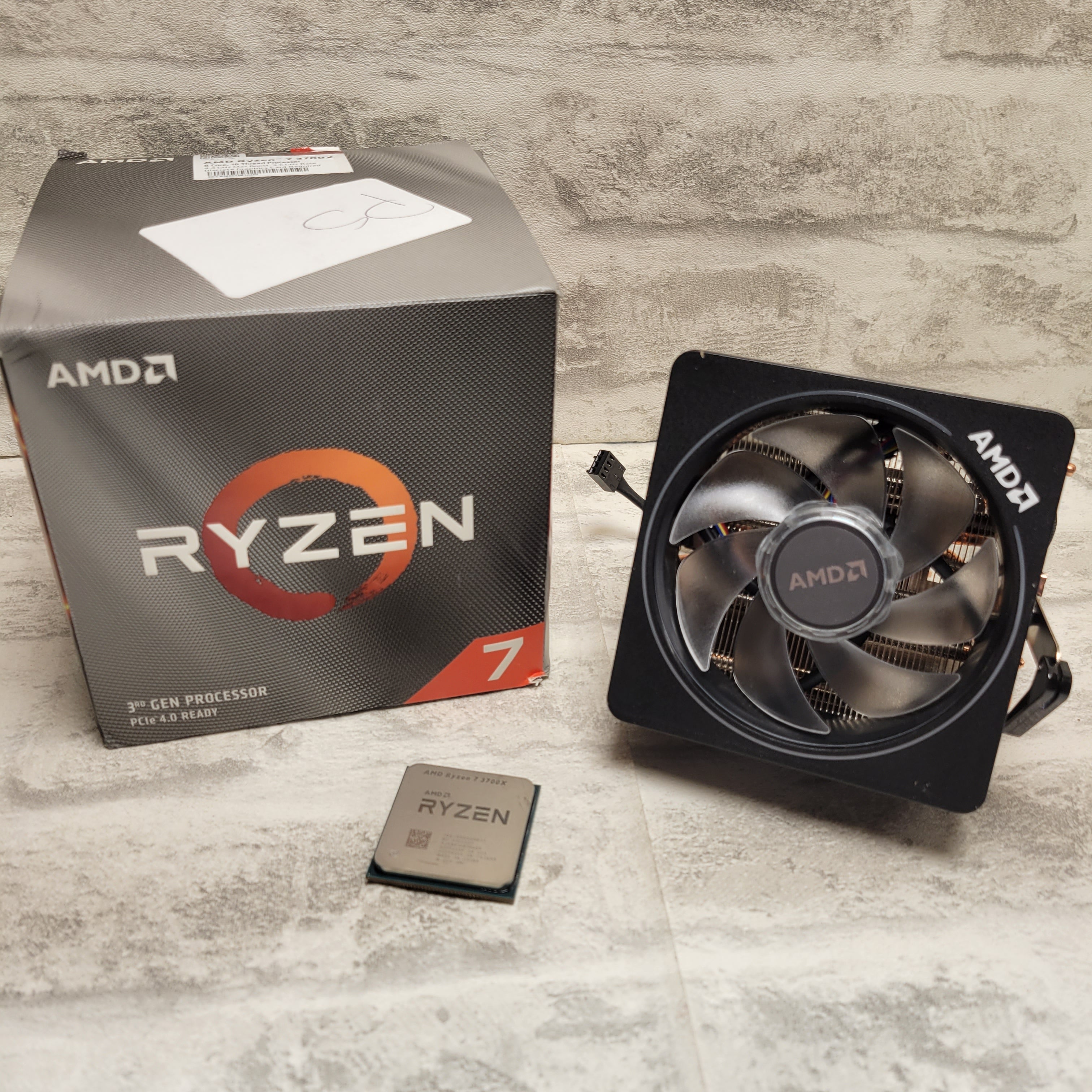 *DAMAGED* AMD Ryzen 7 3700X 8-Core 16Thread Processor w/ Wraith Prism LED Cooler (7901285318894)